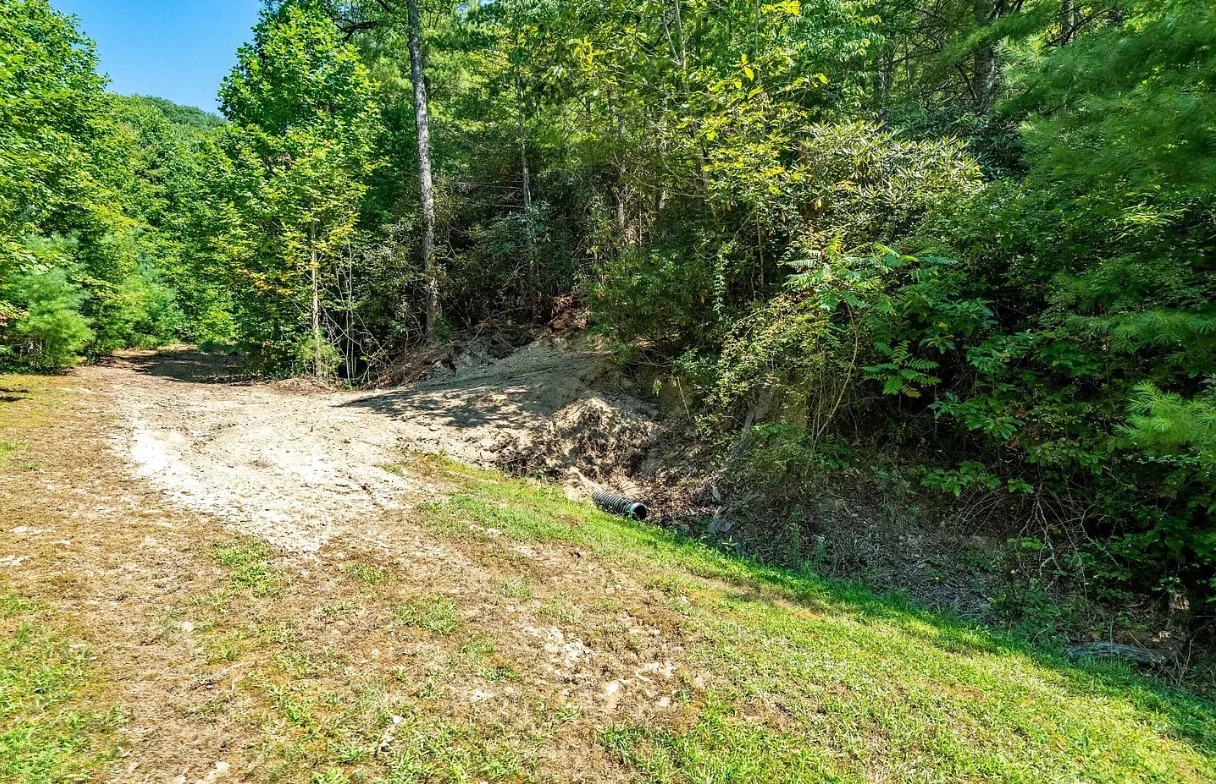 Screenshot_15-12-2025_161417_www.land.com