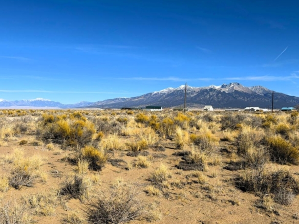 Small Town Life! 15 minutes to Downtown Alamosa, Colorado! 2 Acres with Electricity!