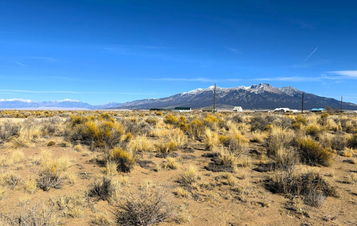 Small Town Life! 15 minutes to Downtown Alamosa, Colorado! 2 Acres with Electricity!