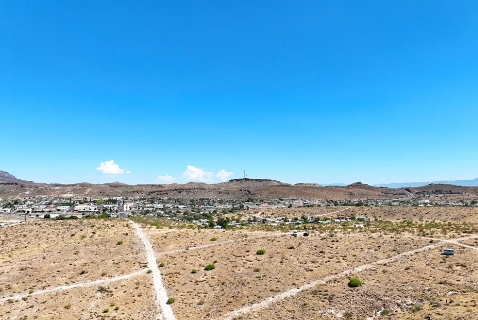 Half Acre Overlooking Downtown Kingman, AZ!